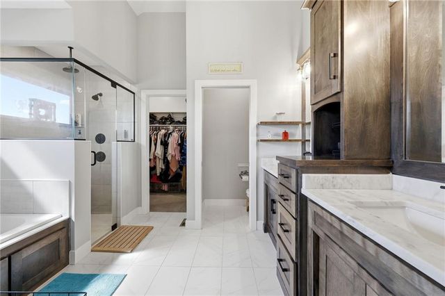 1717 SW 26th Terrace, Lee's Summit, MO 64082