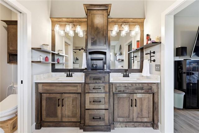 1717 SW 26th Terrace, Lee's Summit, MO 64082
