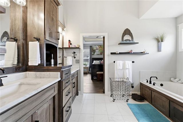1717 SW 26th Terrace, Lee's Summit, MO 64082