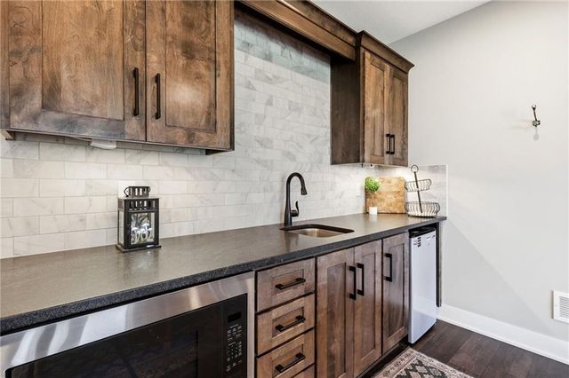 1717 SW 26th Terrace, Lee's Summit, MO 64082