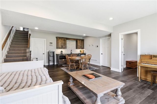 1717 SW 26th Terrace, Lee's Summit, MO 64082