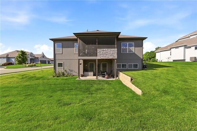 1717 SW 26th Terrace, Lee's Summit, MO 64082