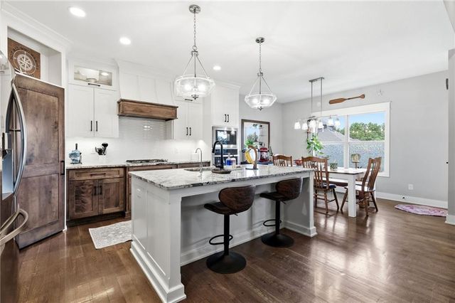 1717 SW 26th Terrace, Lee's Summit, MO 64082