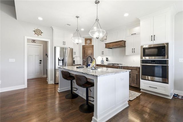 1717 SW 26th Terrace, Lee's Summit, MO 64082