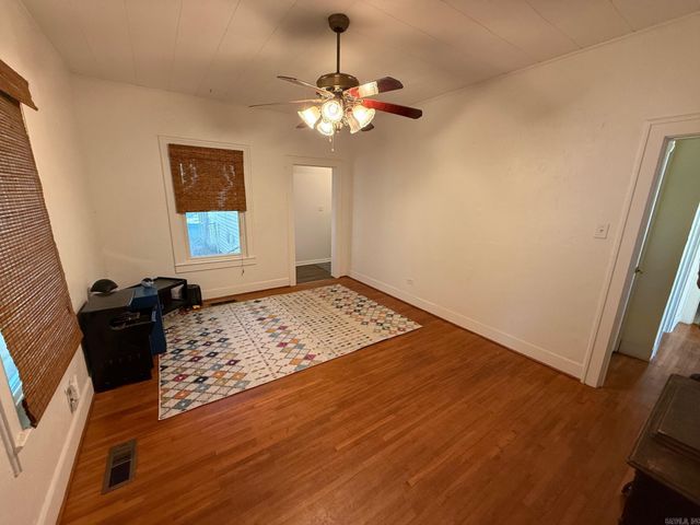 323 SE 5th Street, England, AR 72046