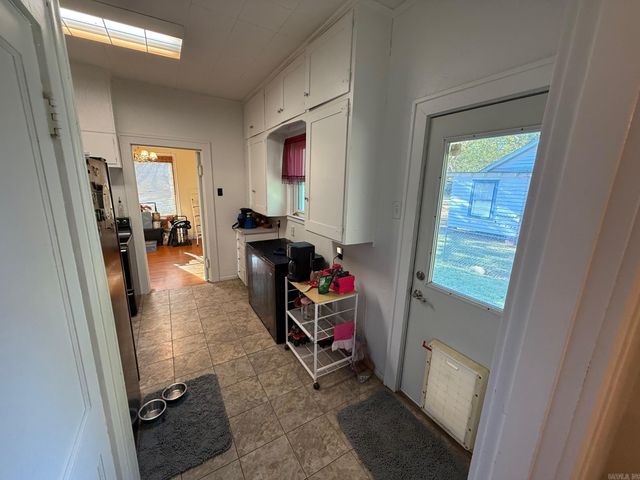 323 SE 5th Street, England, AR 72046