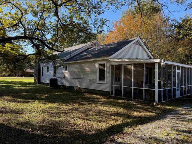 323 SE 5th Street, England, AR 72046