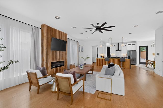 1226 S Ewing Avenue, Dallas, TX 75216