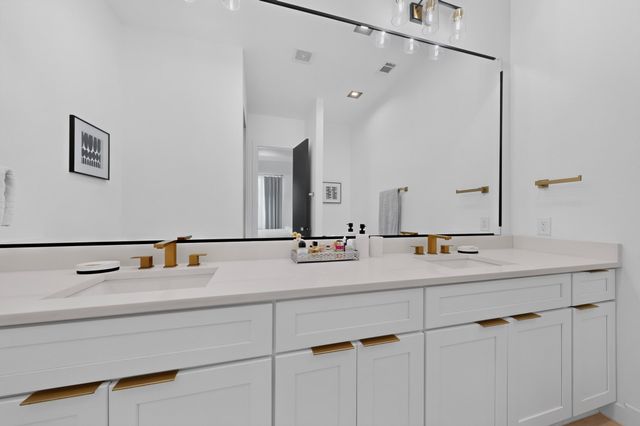 1226 S Ewing Avenue, Dallas, TX 75216