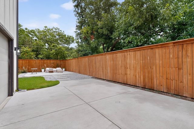 1226 S Ewing Avenue, Dallas, TX 75216