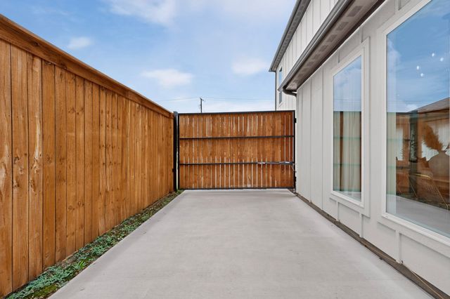 1226 S Ewing Avenue, Dallas, TX 75216