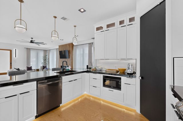 1226 S Ewing Avenue, Dallas, TX 75216