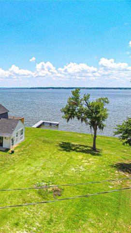 796 W Cattle Dr, Onalaska, TX 77360