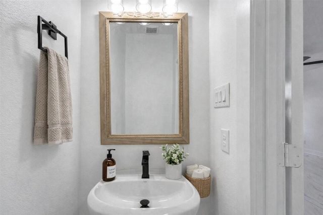 5912 Mayle Street A, Houston, TX 77016