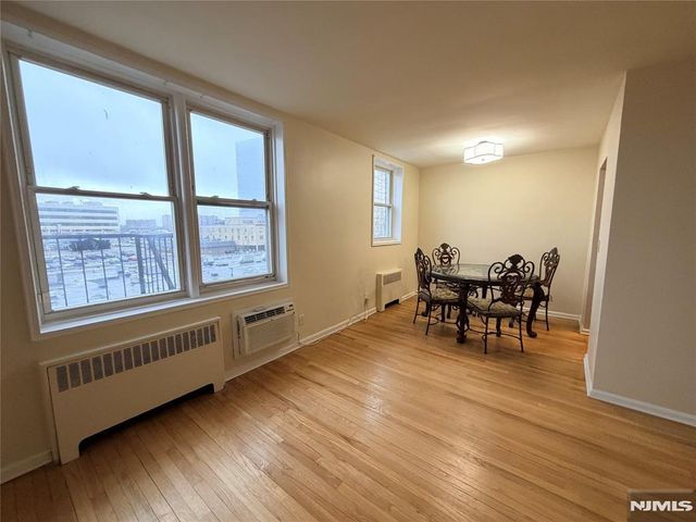 2160 Center Avenue 4R, Fort Lee, NJ 07024