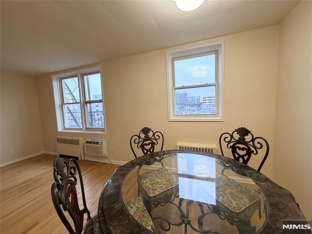 2160 Center Avenue 4R, Fort Lee, NJ 07024