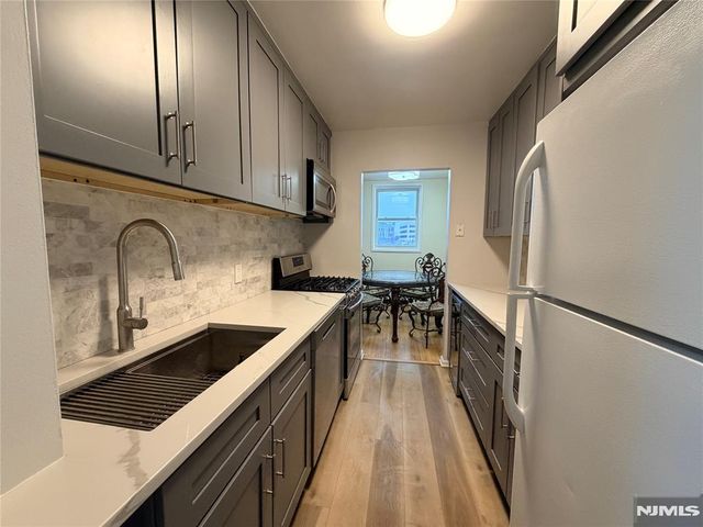 2160 Center Avenue 4R, Fort Lee, NJ 07024