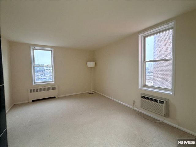 2160 Center Avenue 4R, Fort Lee, NJ 07024
