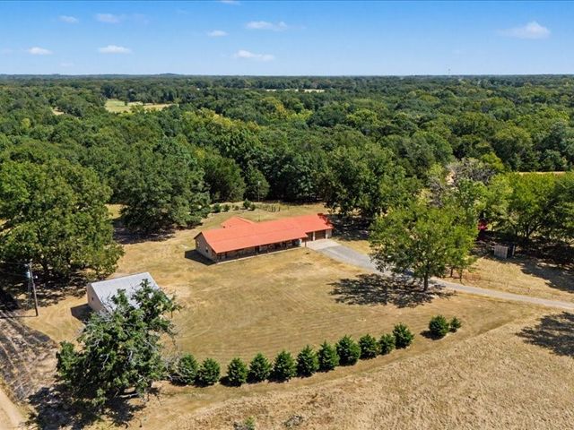 1816 County Road 2040, Ravenna, TX 75476