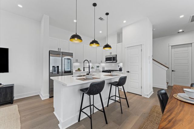 332 Neyland Street, Houston, TX 77022