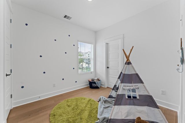 332 Neyland Street, Houston, TX 77022