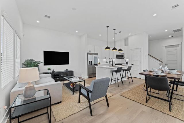 332 Neyland Street, Houston, TX 77022