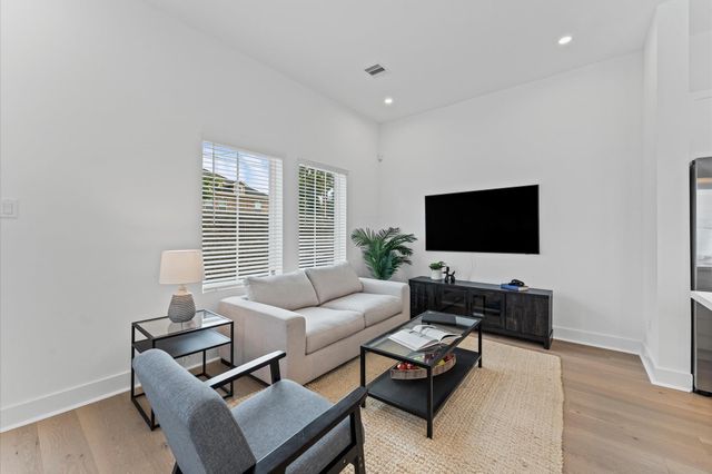 332 Neyland Street, Houston, TX 77022