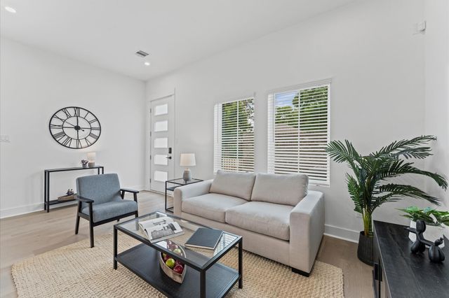 332 Neyland Street, Houston, TX 77022