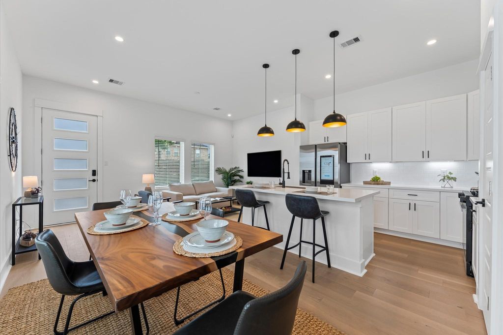 332 Neyland Street, Houston, TX 77022