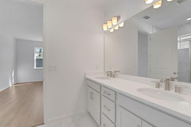 991 FIESTA KEY CIRCLE, Lady Lake, FL 32159