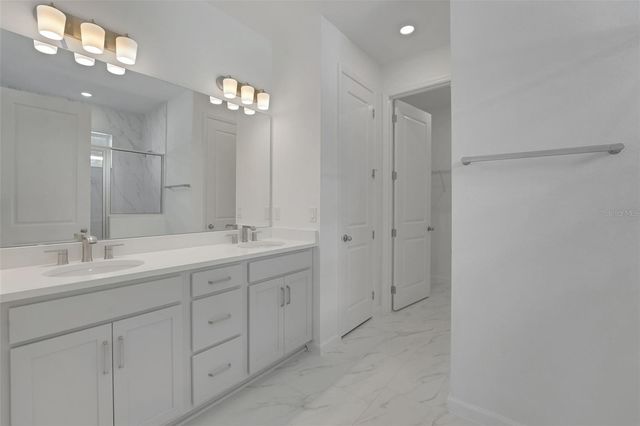 991 FIESTA KEY CIRCLE, Lady Lake, FL 32159