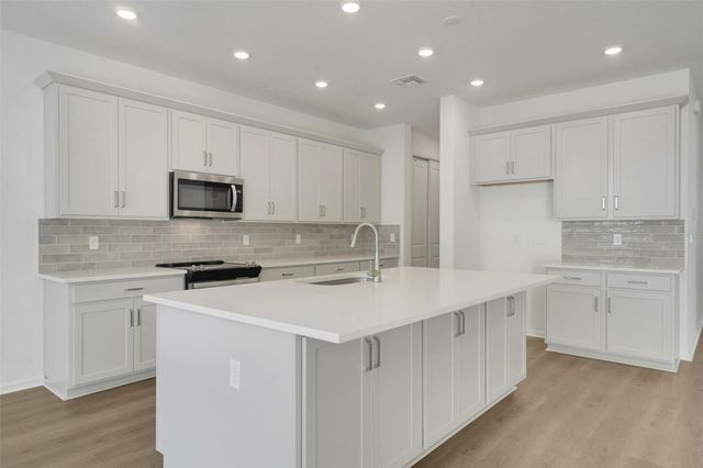 991 FIESTA KEY CIRCLE, Lady Lake, FL 32159