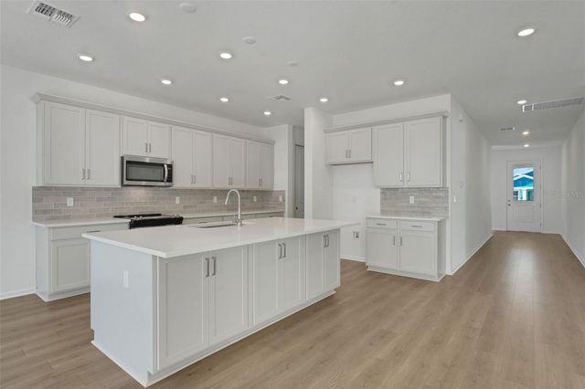 991 FIESTA KEY CIRCLE, Lady Lake, FL 32159