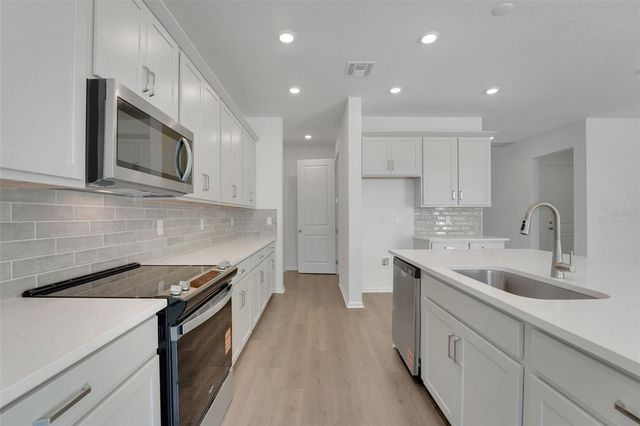 991 FIESTA KEY CIRCLE, Lady Lake, FL 32159