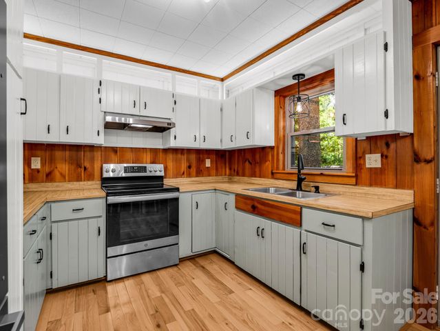 670 Cedar Creek Road, Lake Lure, NC 28746