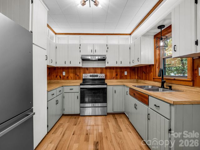 670 Cedar Creek Road, Lake Lure, NC 28746