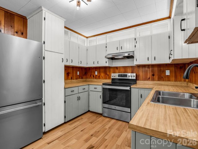 670 Cedar Creek Road, Lake Lure, NC 28746