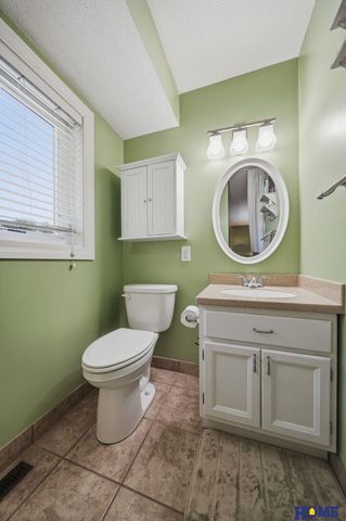 6760 Newton Street, Lincoln, NE 68506