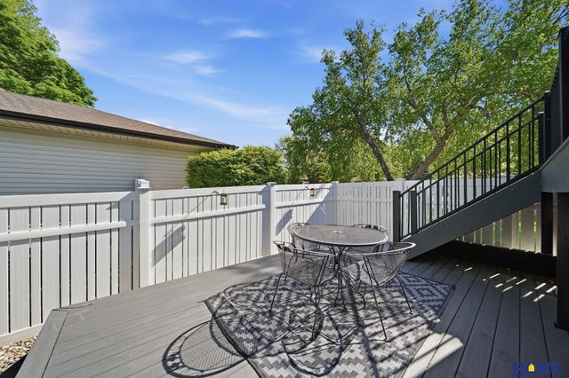 6760 Newton Street, Lincoln, NE 68506