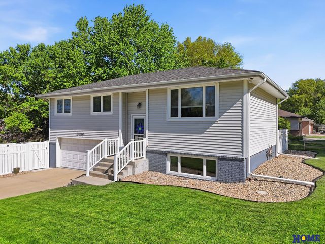 6760 Newton Street, Lincoln, NE 68506