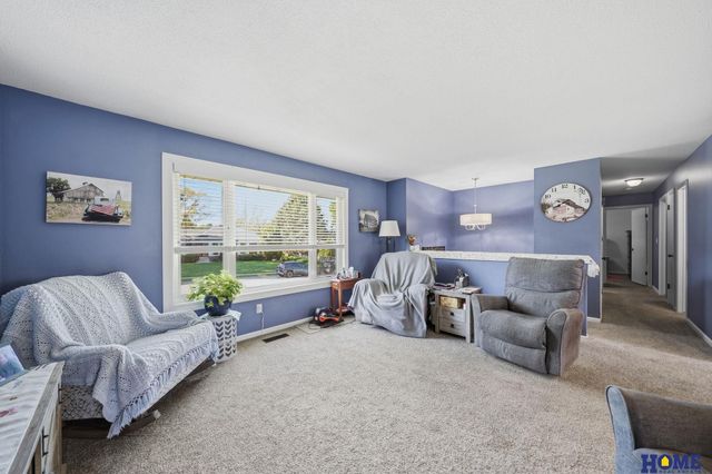 6760 Newton Street, Lincoln, NE 68506