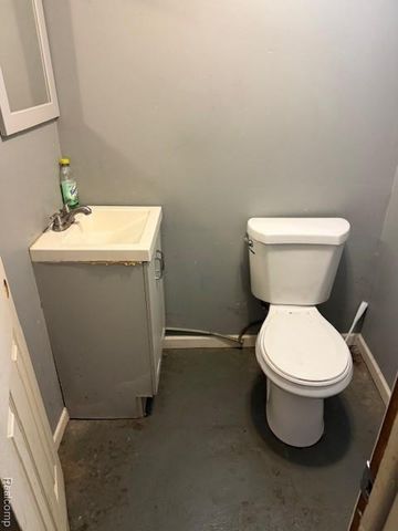 20030 Ohio, Detroit, MI 48221