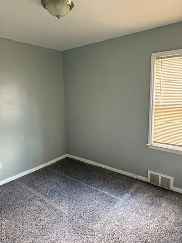 20030 Ohio, Detroit, MI 48221