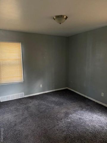 20030 Ohio, Detroit, MI 48221