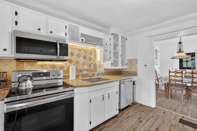 708 E LEMON AVENUE, Eustis, FL 32726