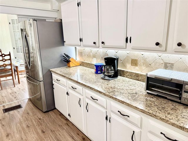 708 E LEMON AVENUE, Eustis, FL 32726