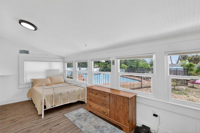 708 E LEMON AVENUE, Eustis, FL 32726