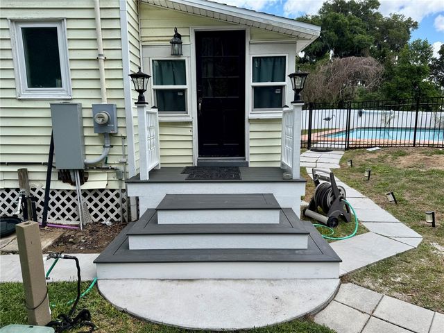 708 E LEMON AVENUE, Eustis, FL 32726