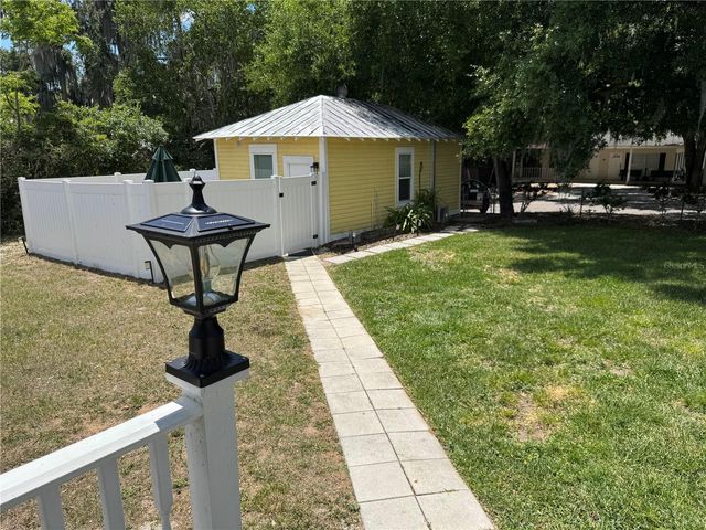 708 E LEMON AVENUE, Eustis, FL 32726