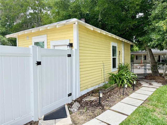 708 E LEMON AVENUE, Eustis, FL 32726